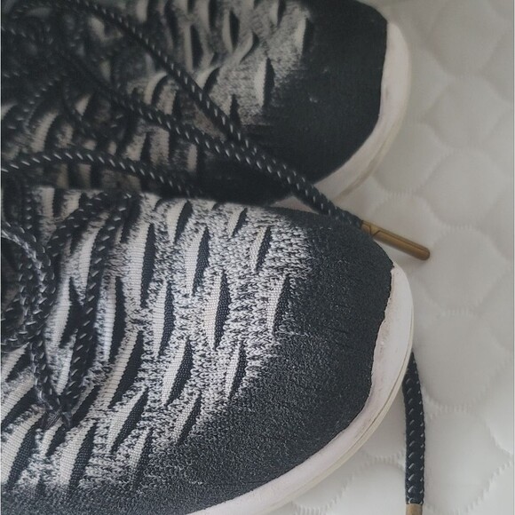 Nike Womens Roshe Two Hi Flyknit Boot Sneakers Shoes Size 9 Black white - Picture 4 of 14